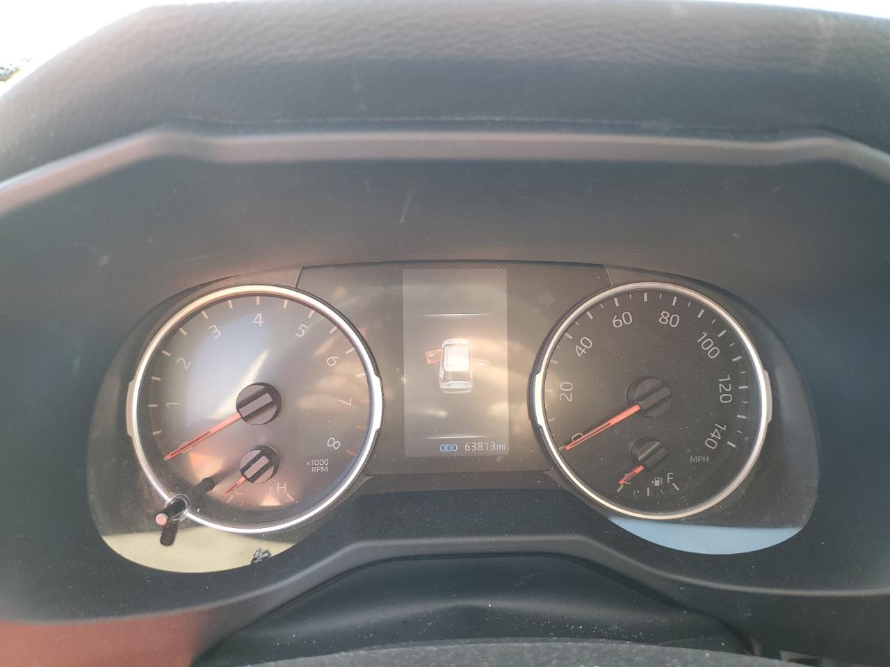 Toyota RAV4 Le Image 4