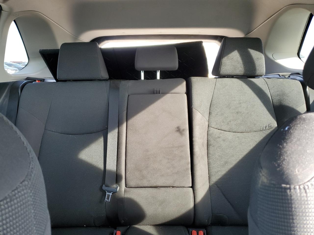 Toyota RAV4 Le Image 11