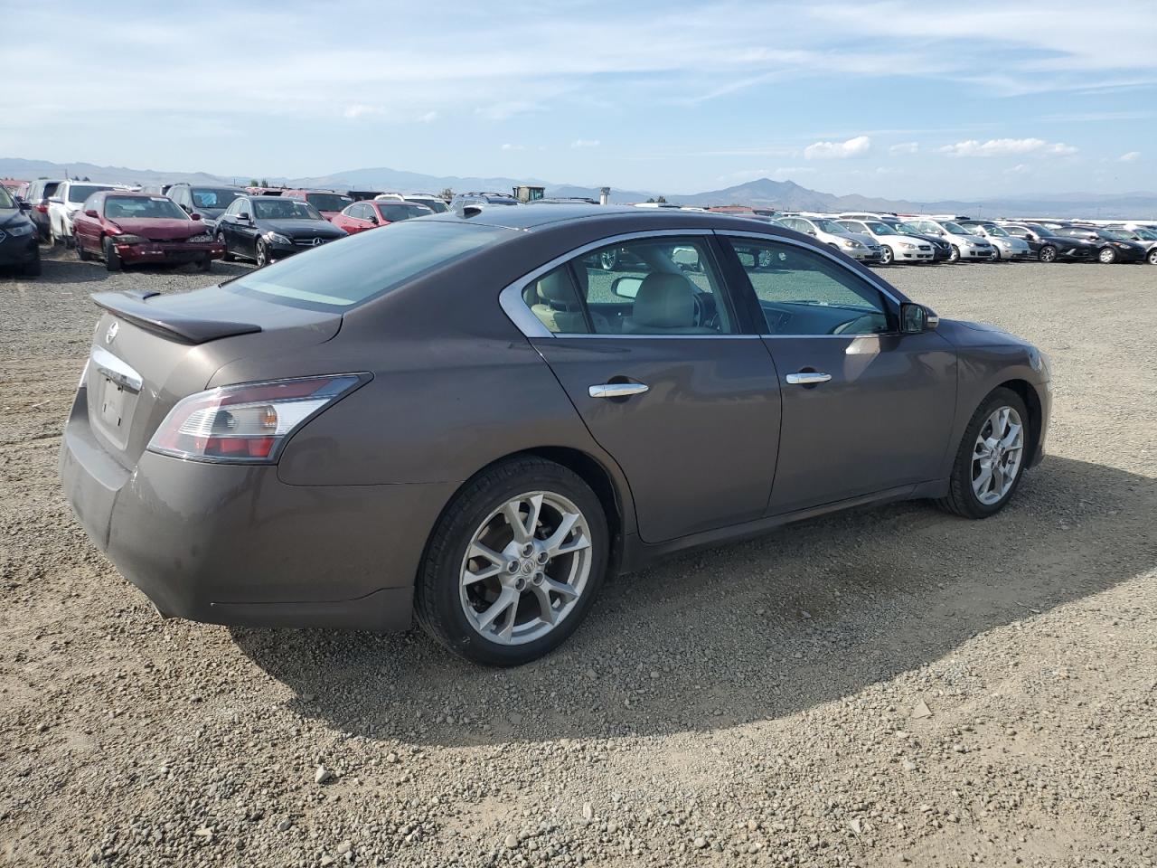 Nissan Maxima S Image 3