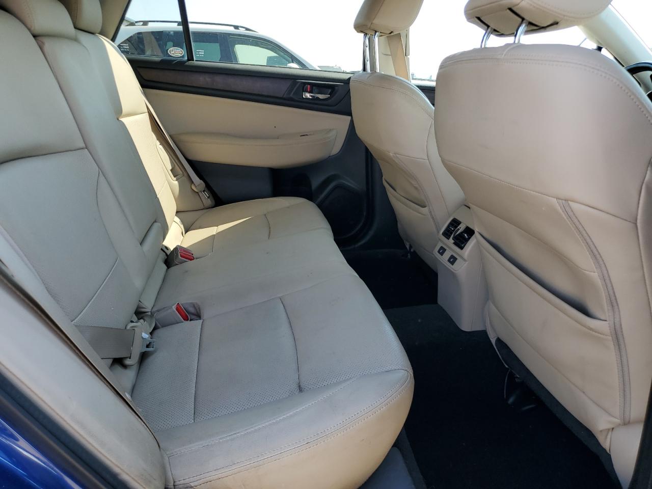 Subaru Outback 2.5i Limited Image 10