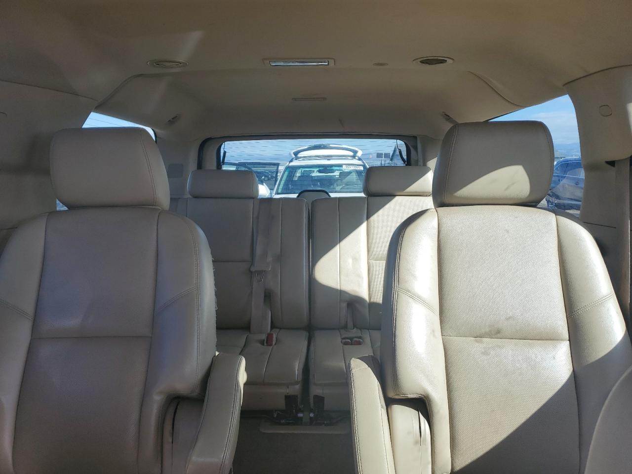 Chevrolet Suburban K1500 Ltz Image 2