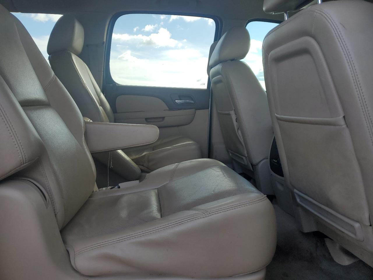 Chevrolet Suburban K1500 Ltz Image 6