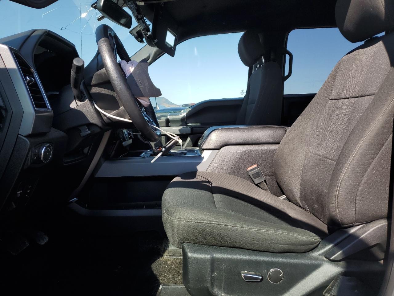 Ford F-150 Supercrew Image 6