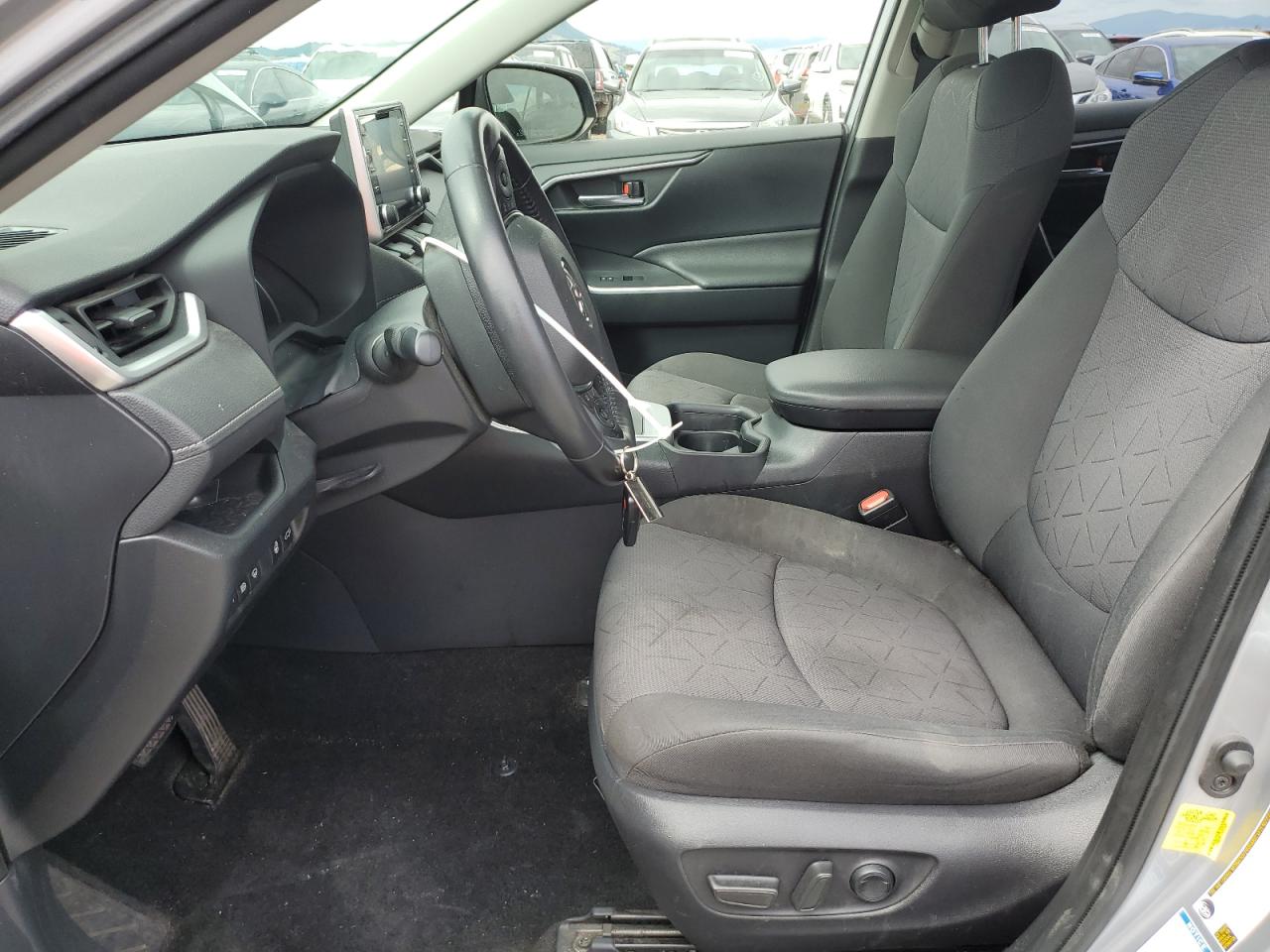 Toyota RAV4 Xle Image 5