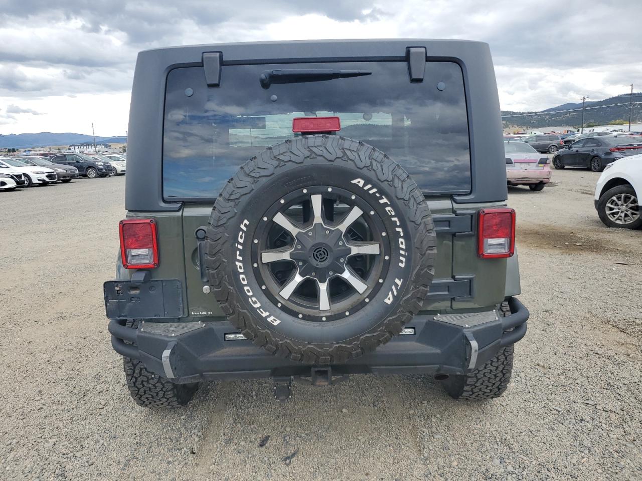 Jeep Wrangler Sahara Image 10