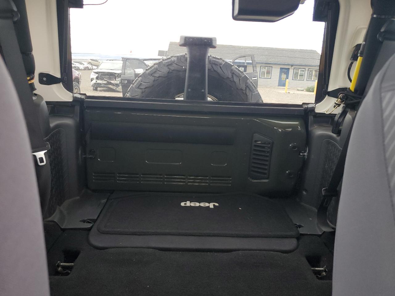 Jeep Wrangler Sahara Image 3