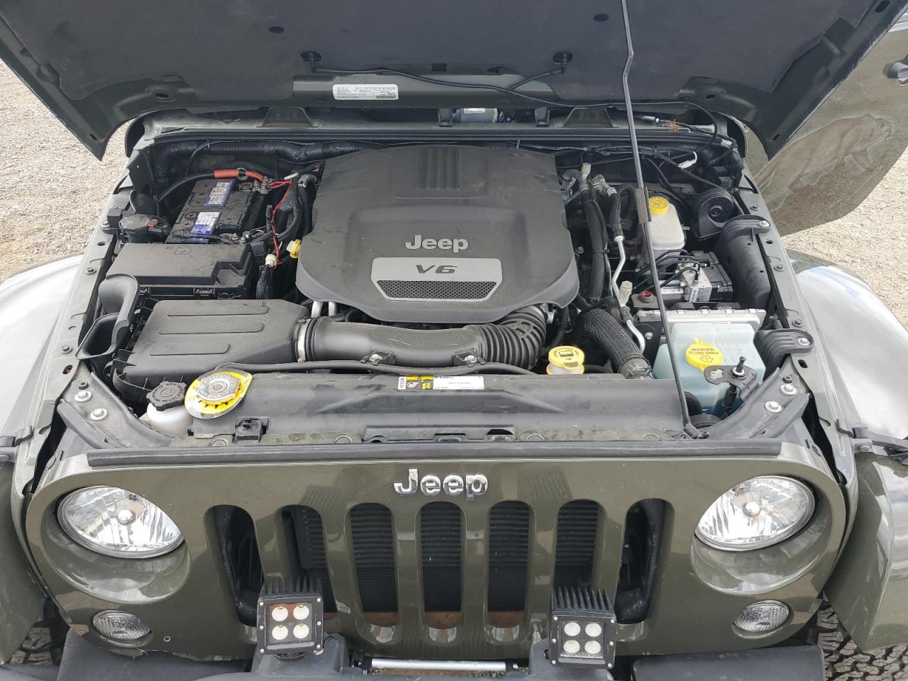 Jeep Wrangler Sahara Image 12