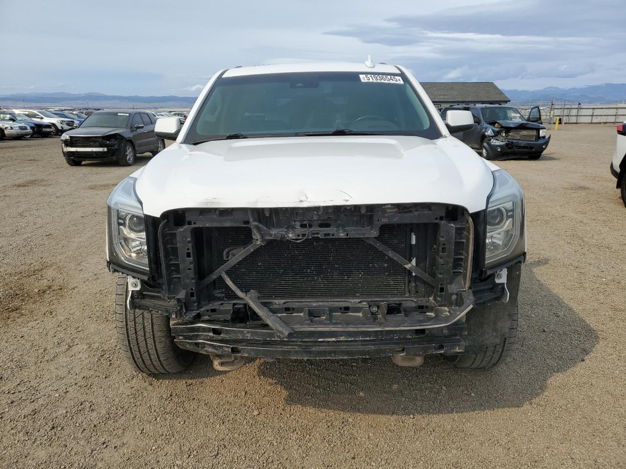 GMC Yukon Denali Image 13