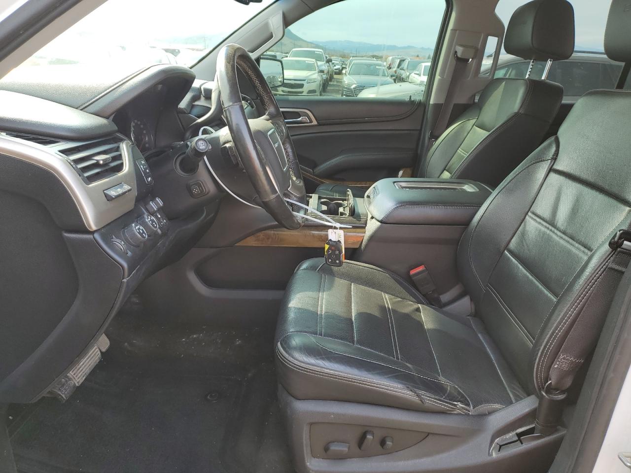 GMC Yukon Denali Image 14