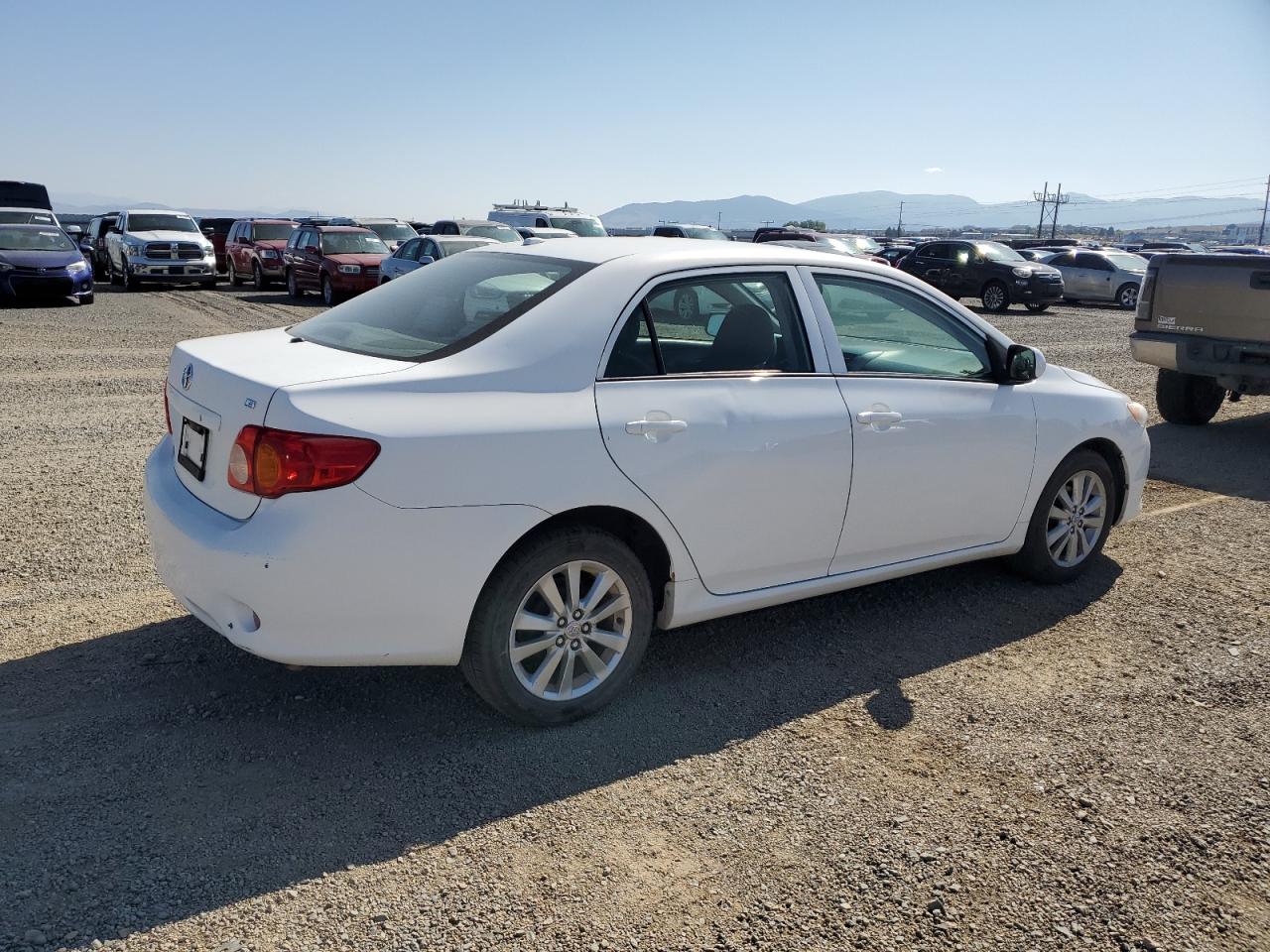 Toyota Corolla Base Image 12
