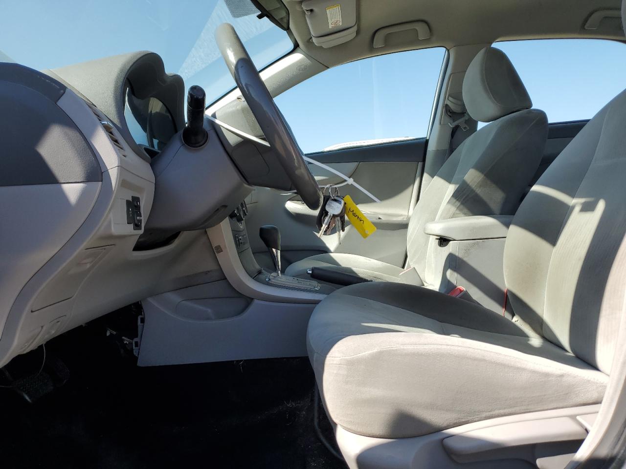 Toyota Corolla Base Image 6