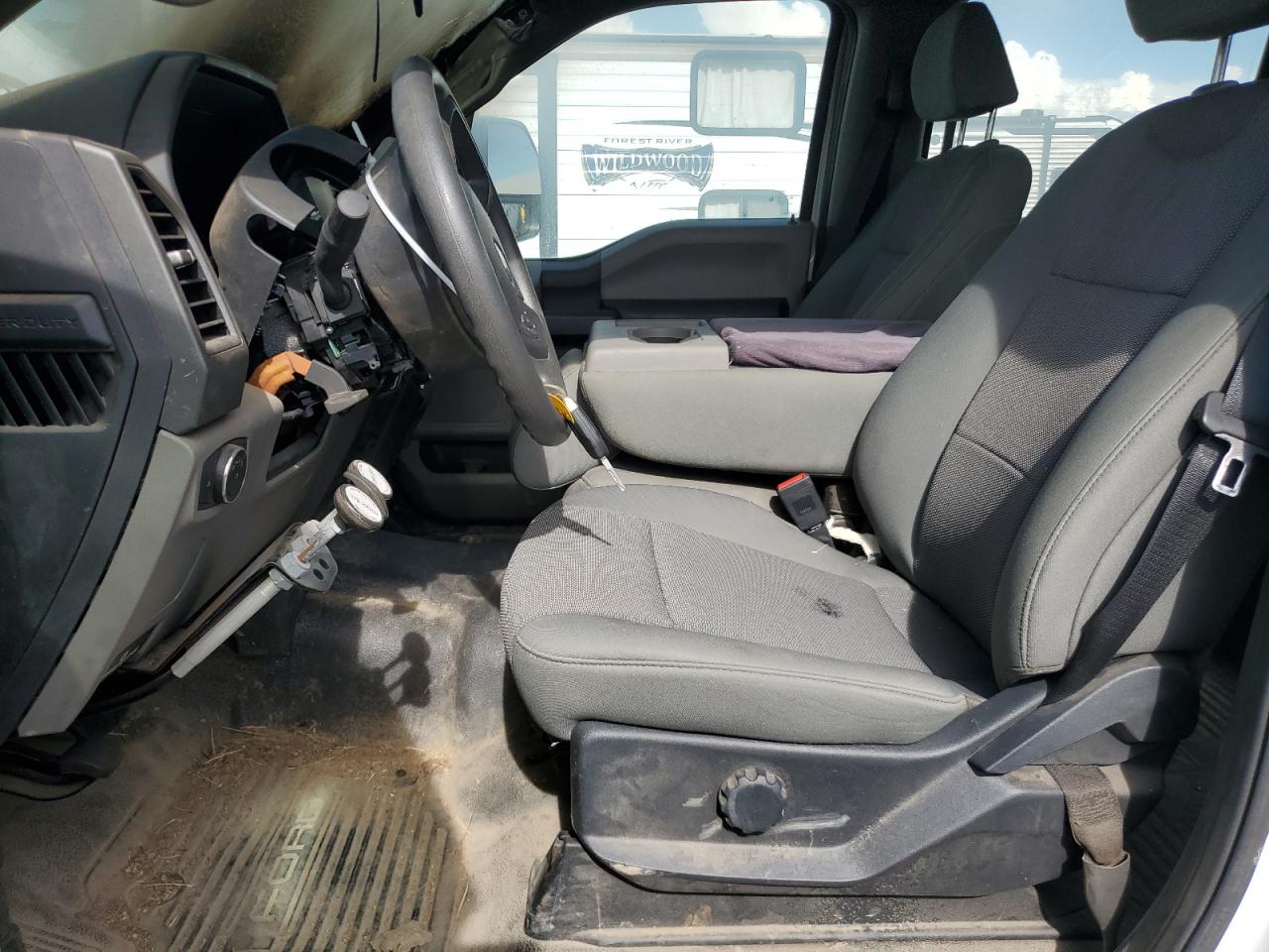 Ford F-350 Super Duty Image 11