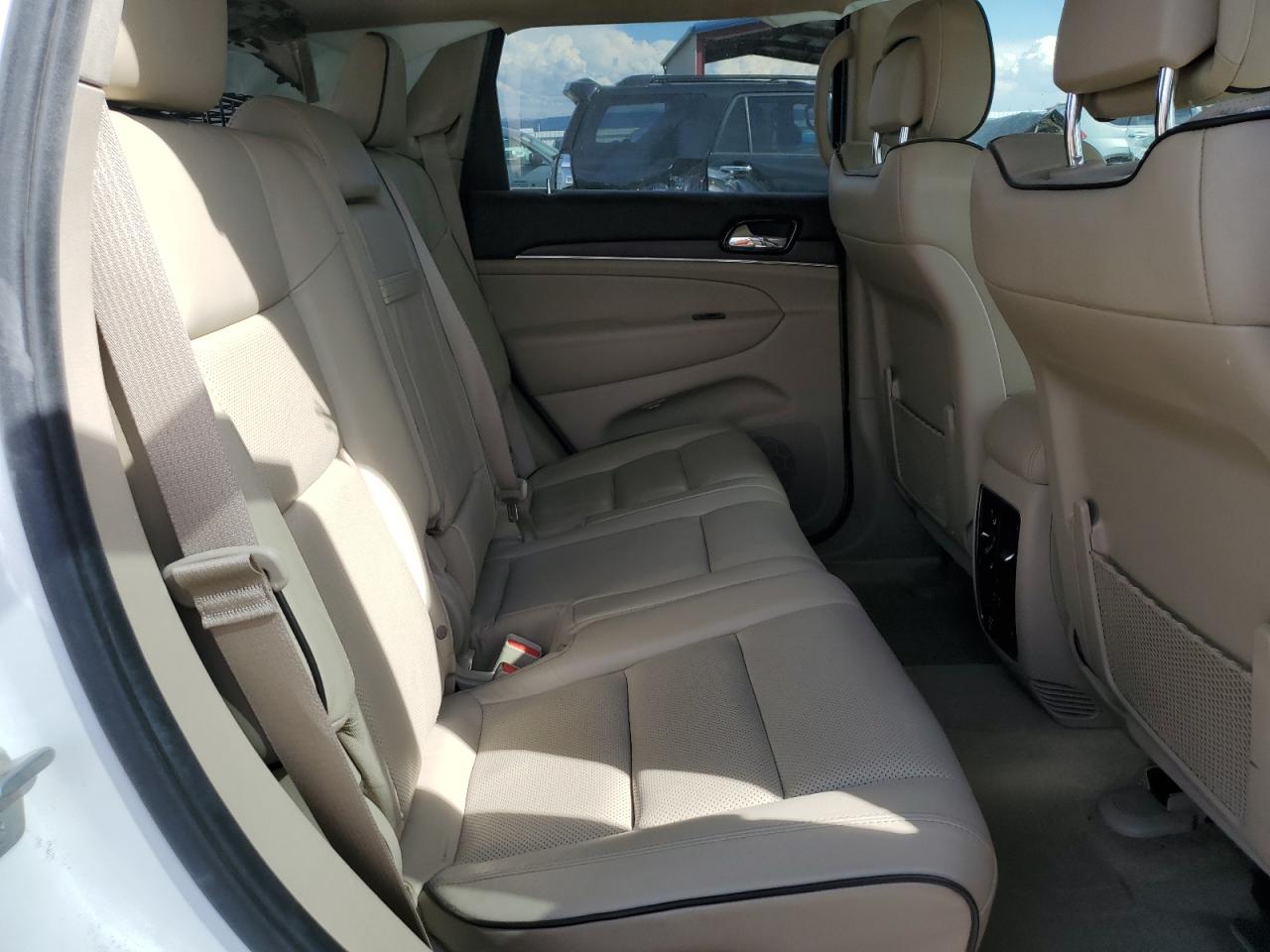 Jeep Grand Cherokee Overland Image 13