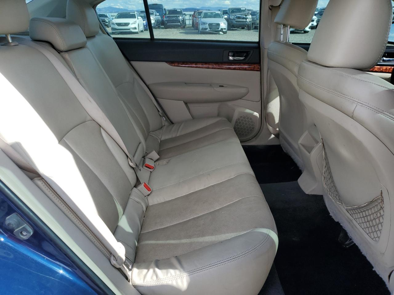 Subaru Legacy 2.5i Limited Image 12