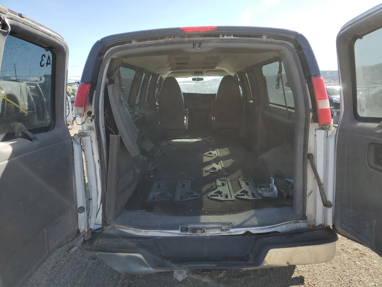 Chevrolet Express Lt Image 12