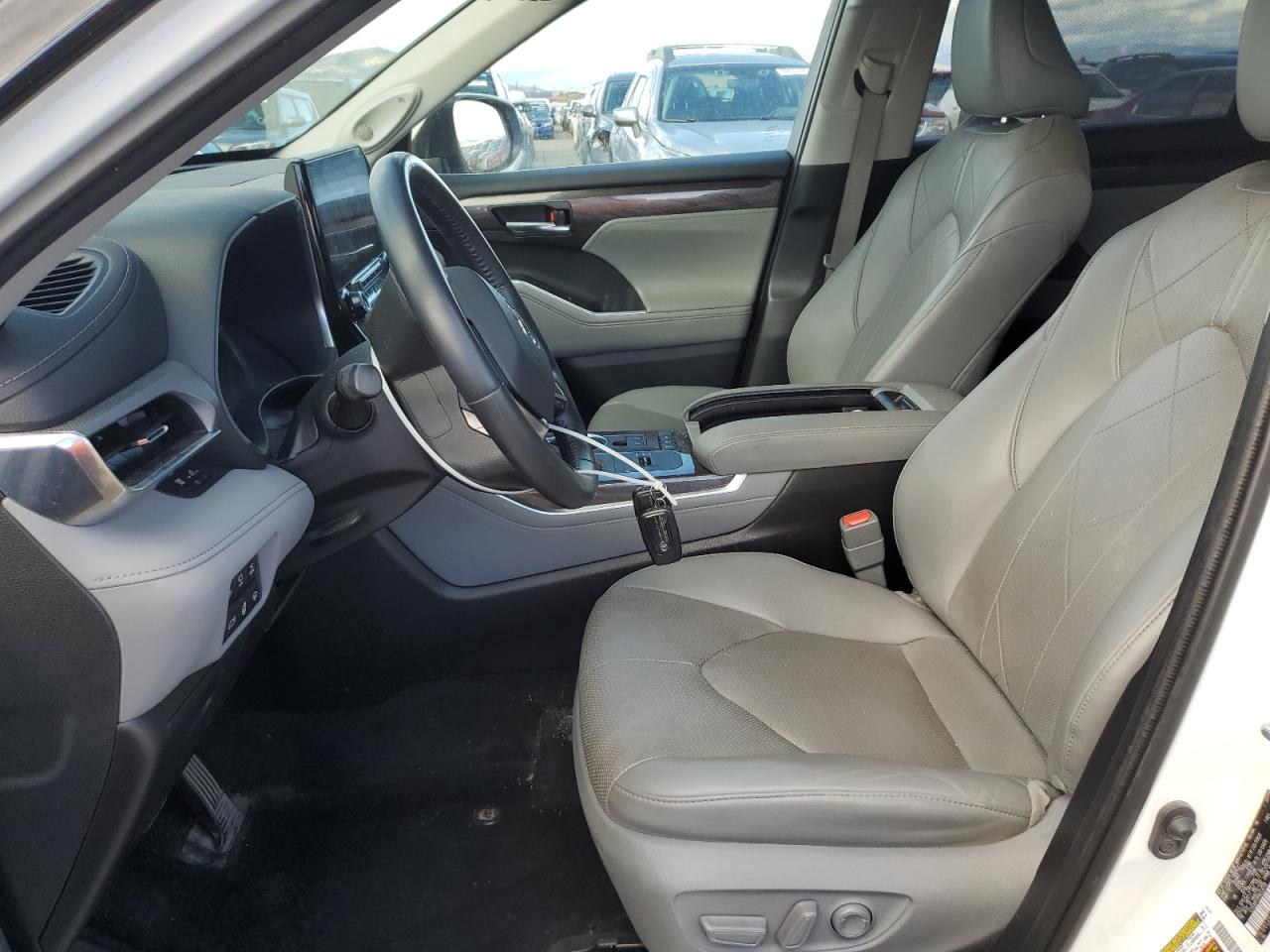 Toyota Highlander Hybrid Platinum Image 7