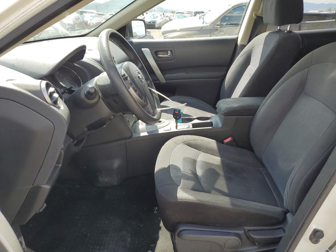 Nissan Rogue S Image 4