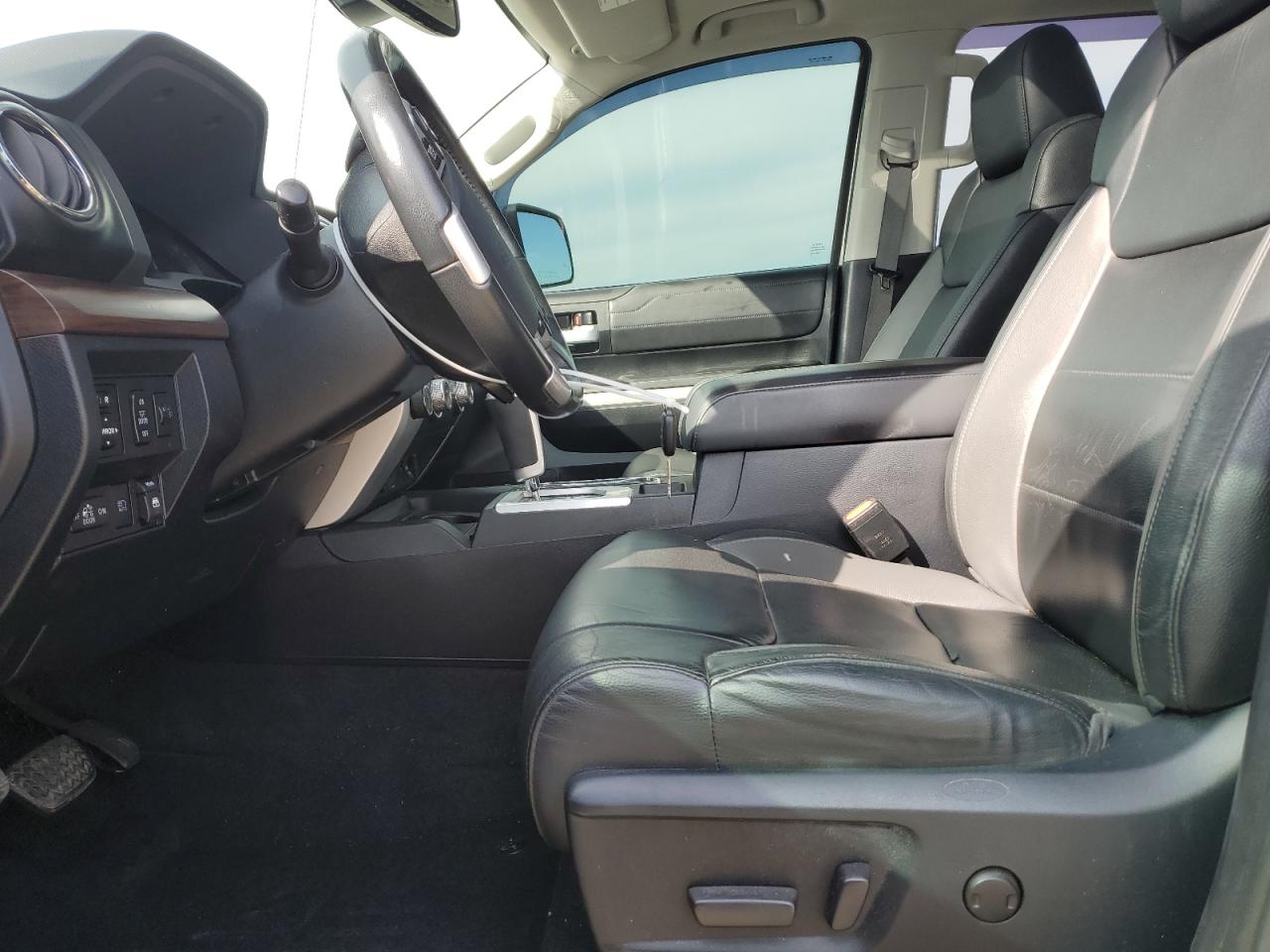 Toyota Tundra Crewmax Limited Image 11