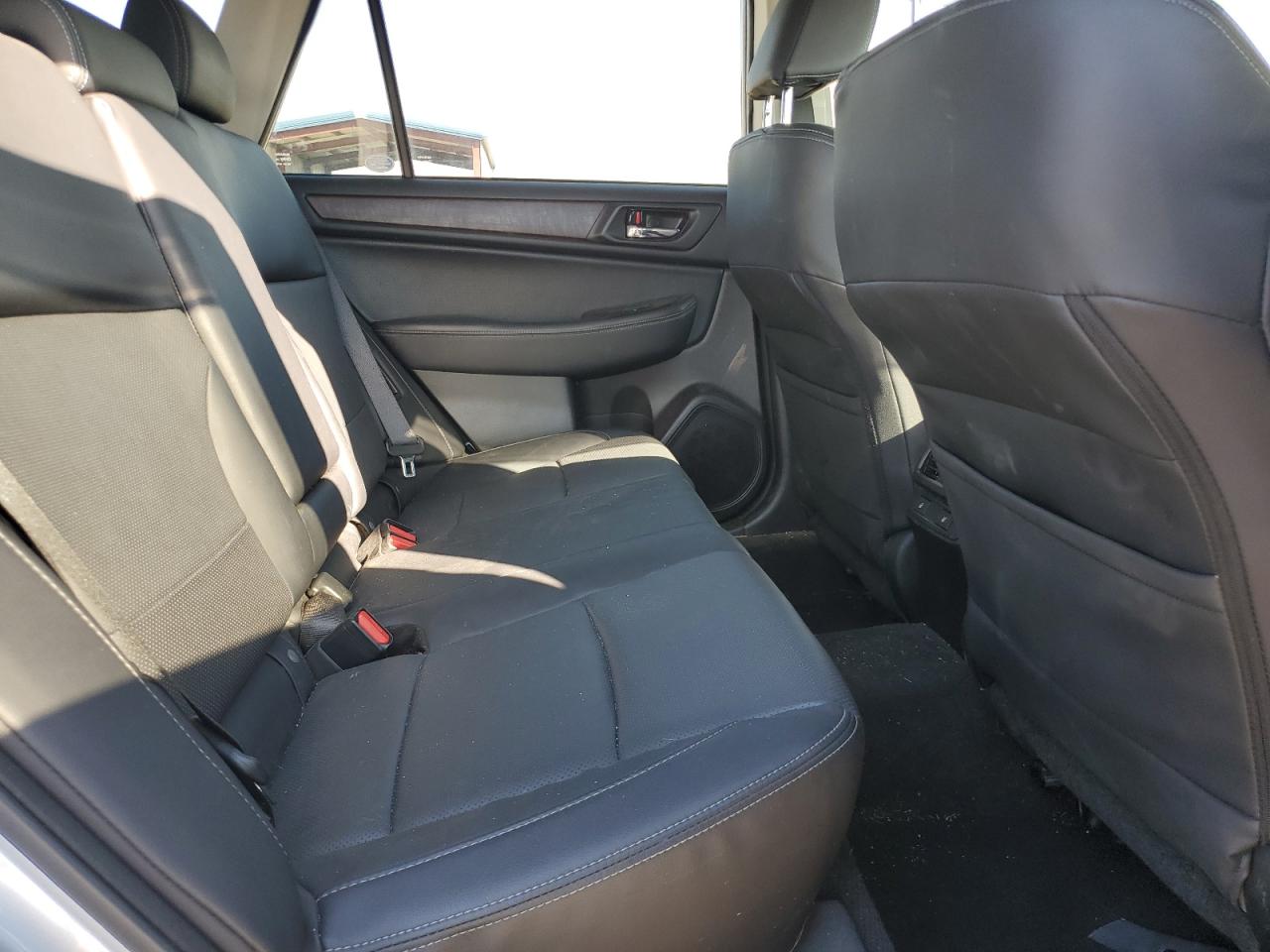 Subaru Outback 2.5i Limited Image 9