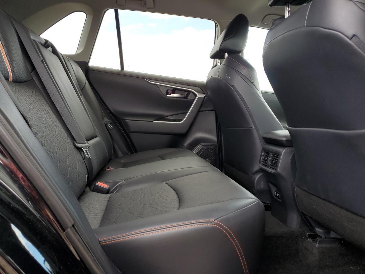 Toyota RAV4 Adventure Image 7