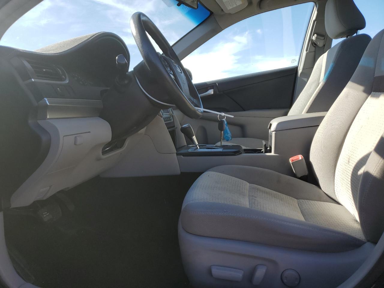 Toyota Camry L Image 5