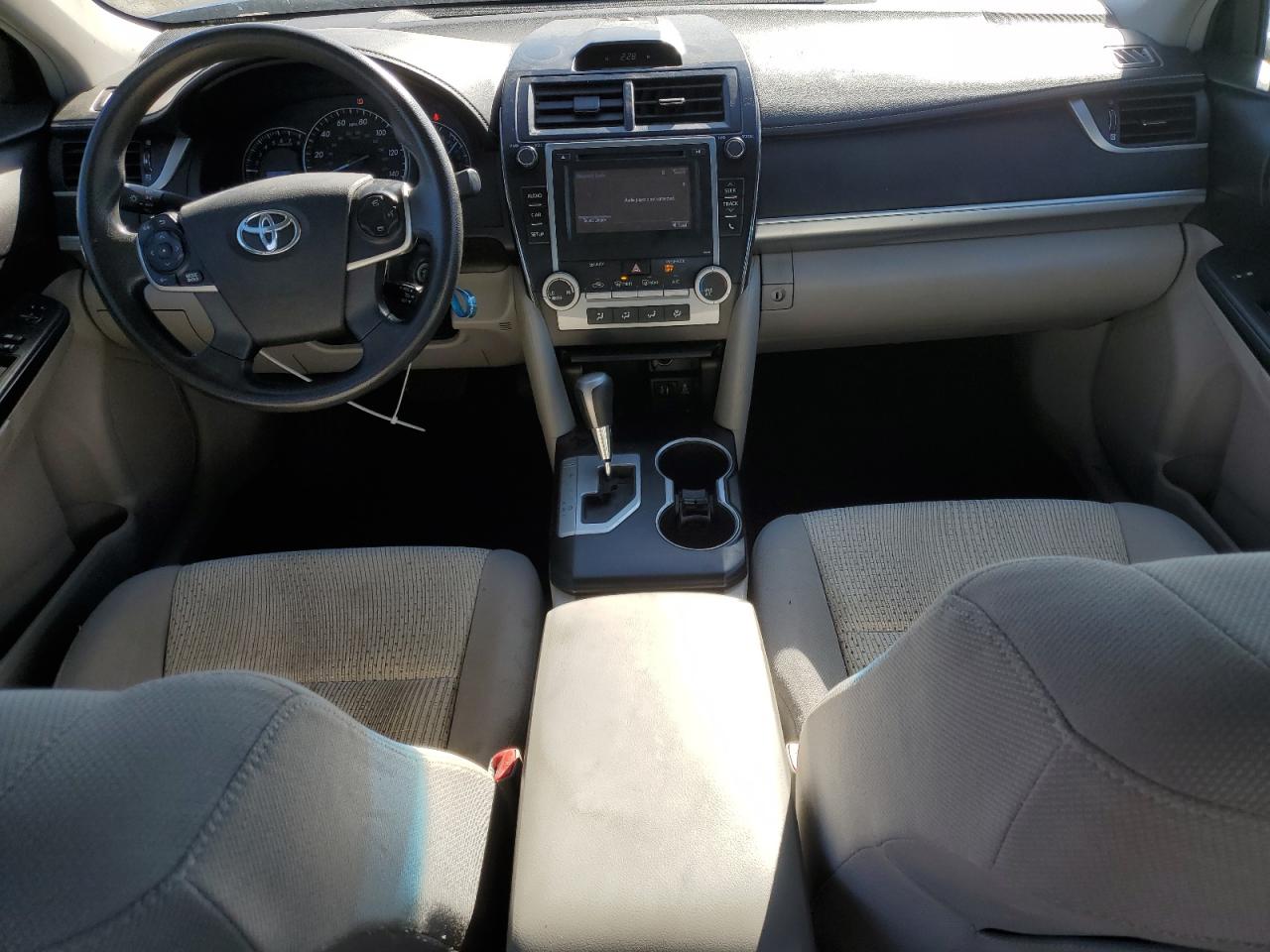 Toyota Camry L Image 10