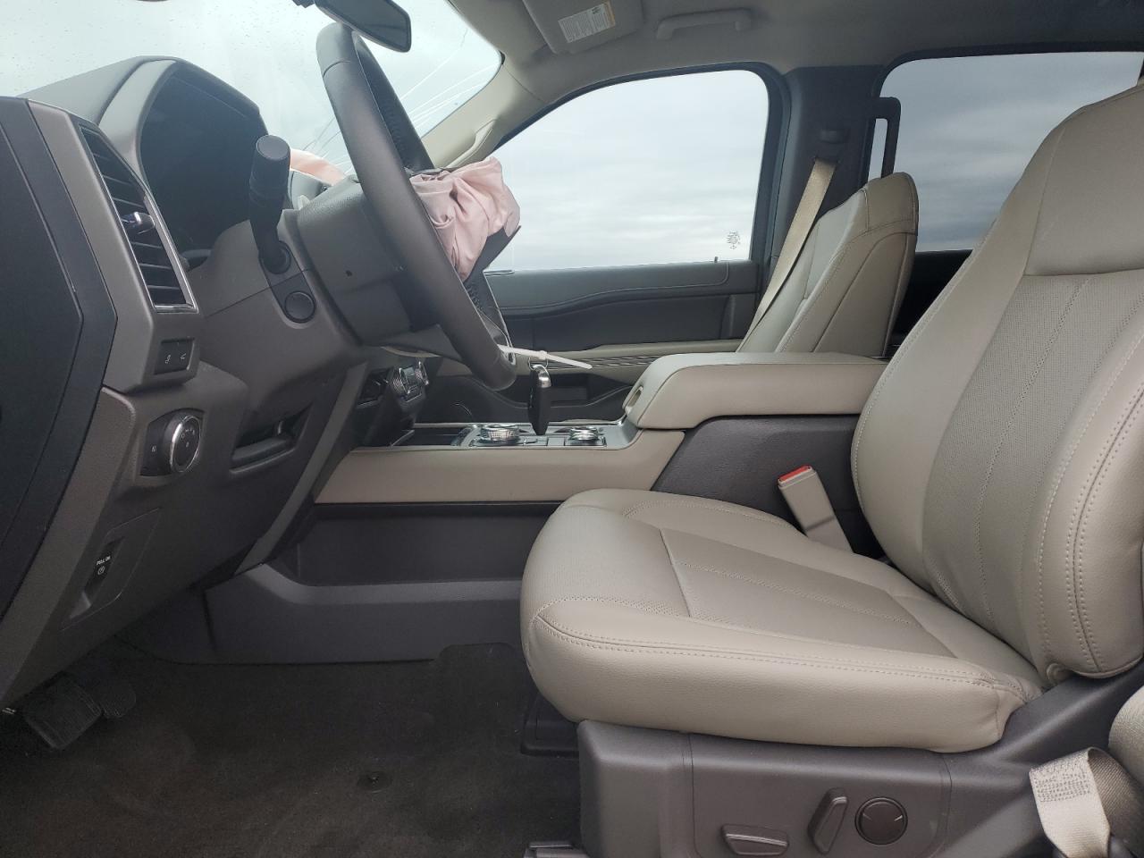 Ford Expedition Xlt Image 6