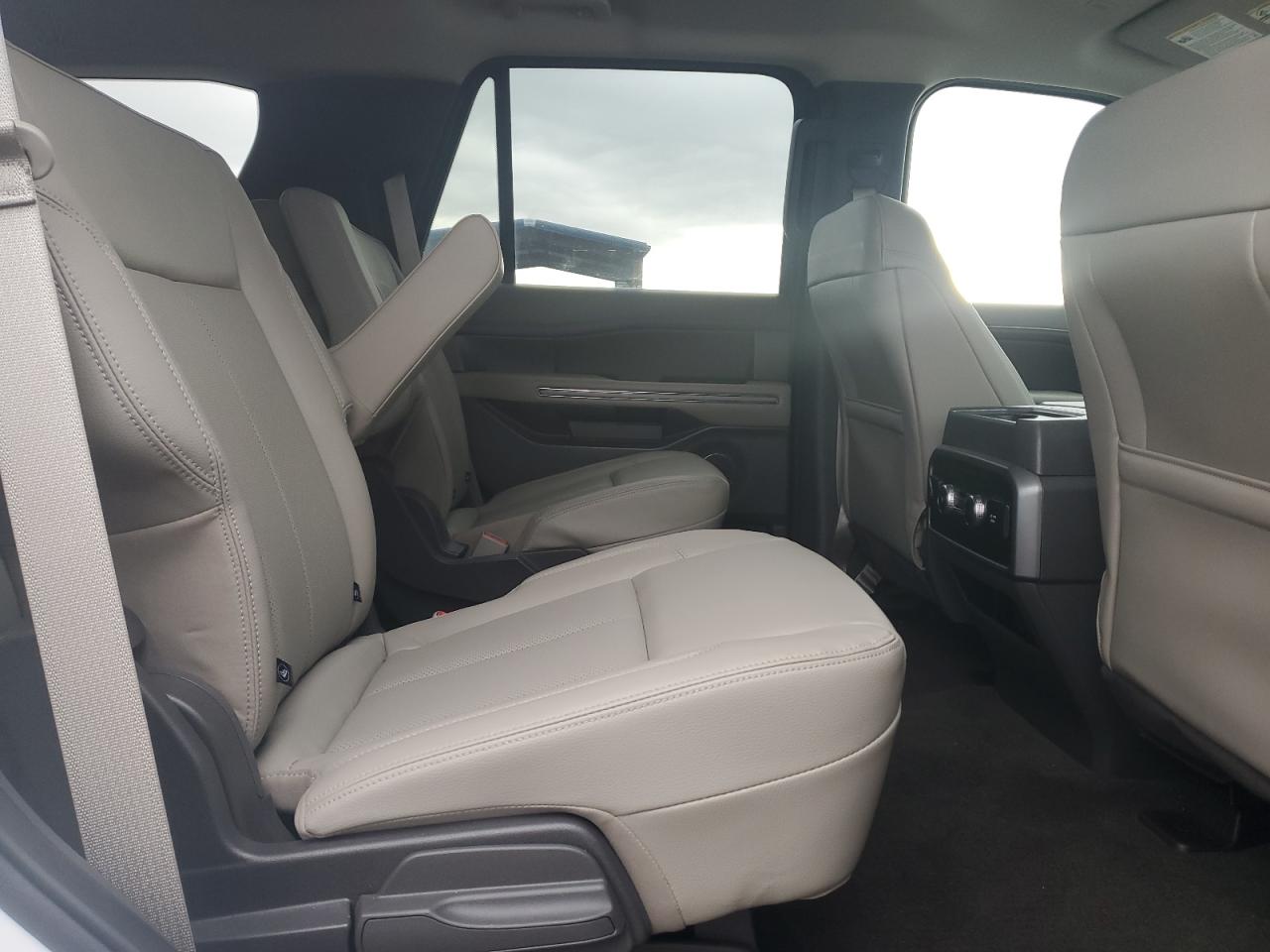 Ford Expedition Xlt Image 7