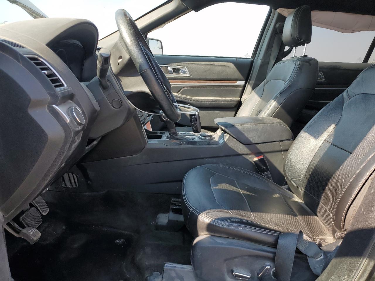 Ford Explorer Limited Image 11