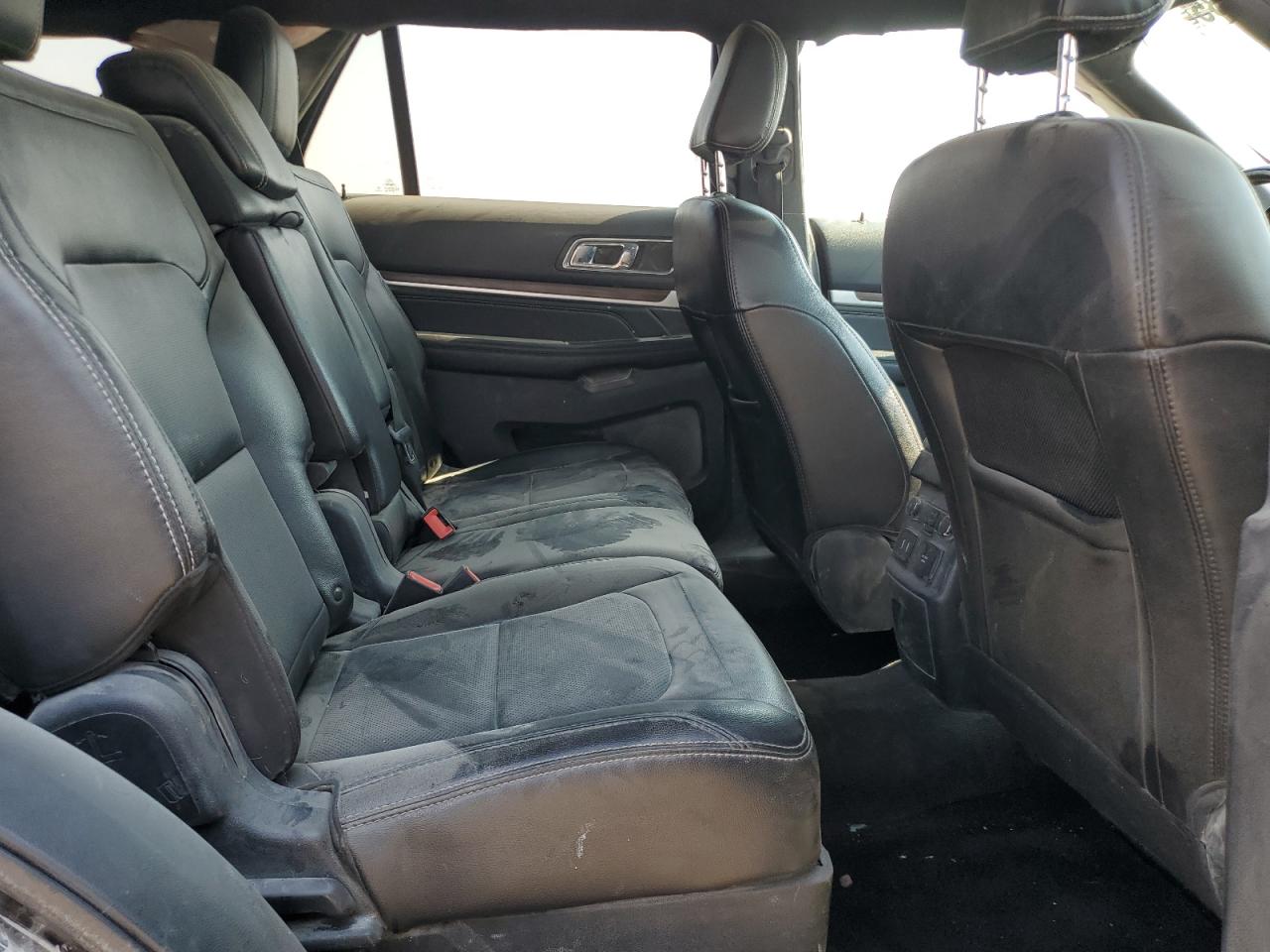 Ford Explorer Limited Image 8