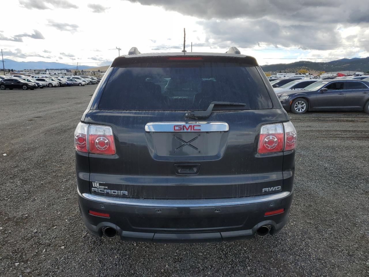 GMC Acadia Denali Image 3