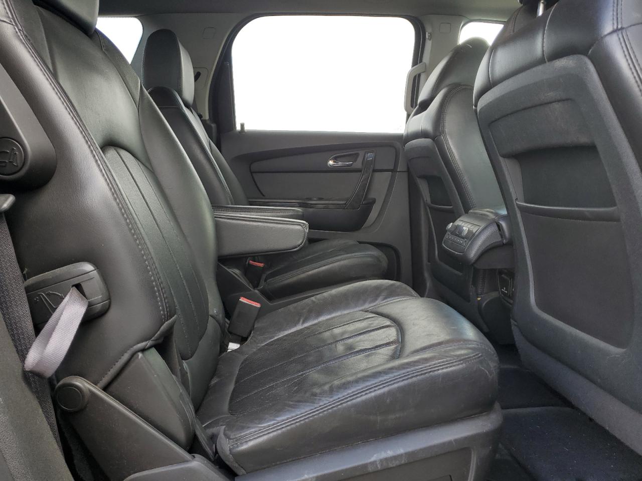 GMC Acadia Denali Image 14