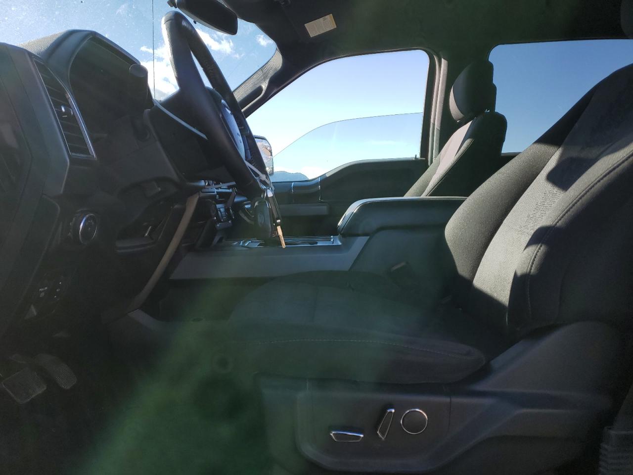 Ford F-150 Supercrew Image 3