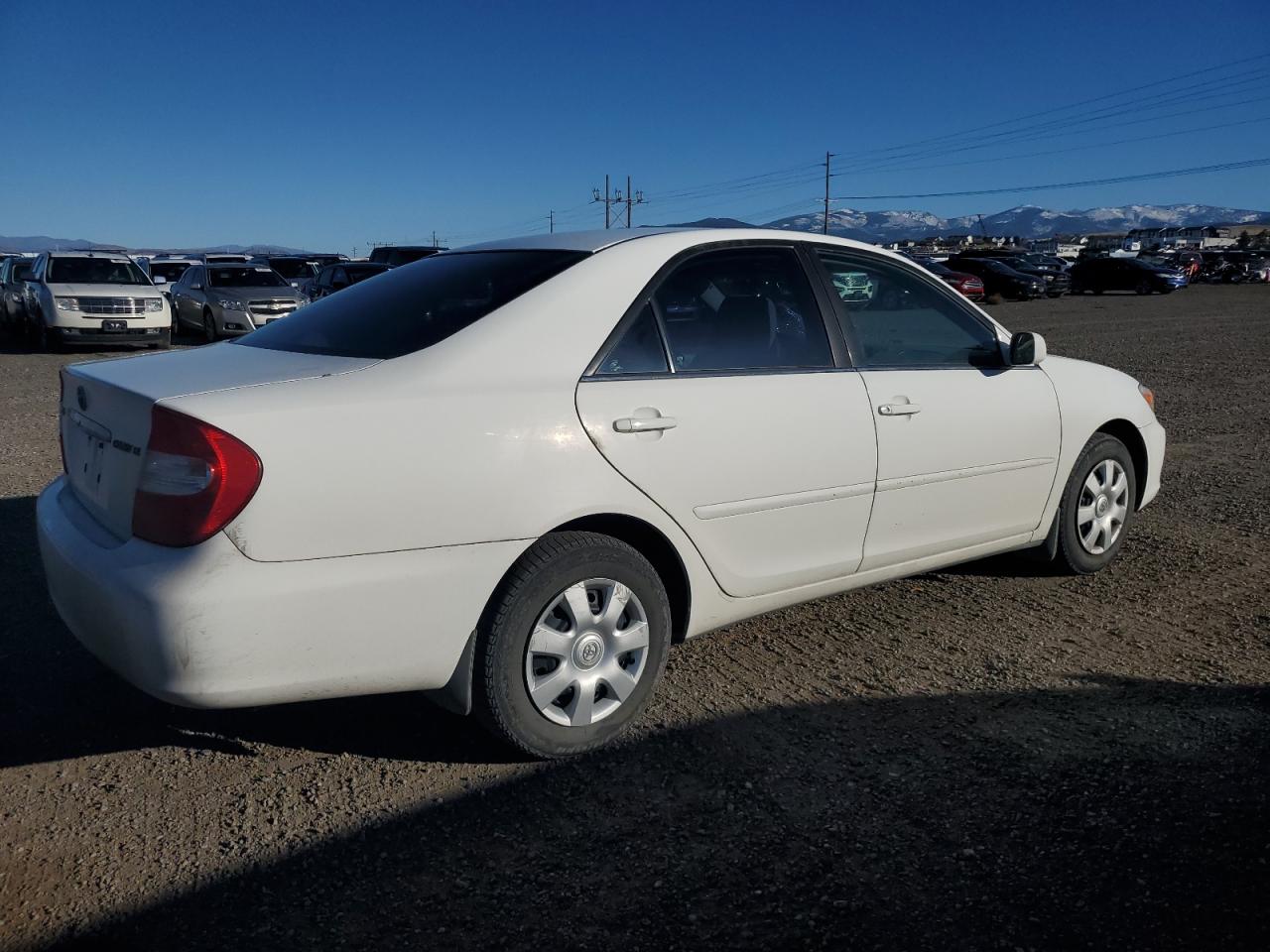 Toyota Camry Le Image 4
