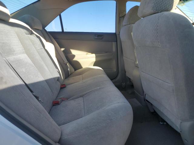 Toyota Camry Le Image 12