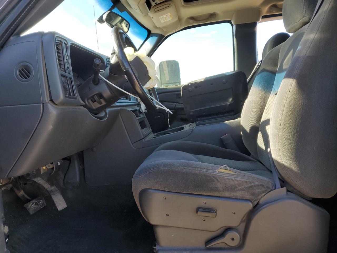 Chevrolet Silverado K2500 Heavy Duty Image 10