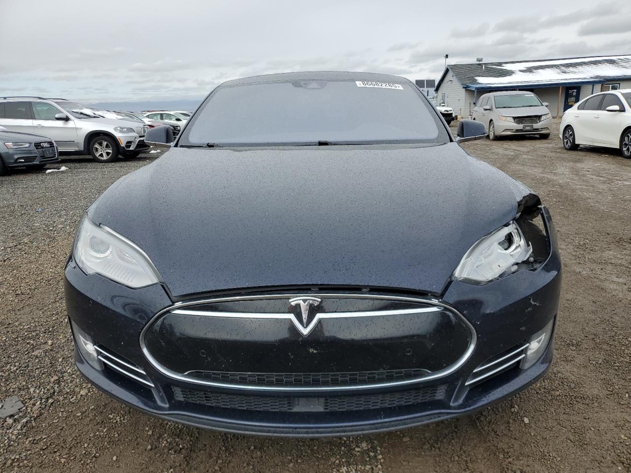 Tesla Model S 85d Image 6