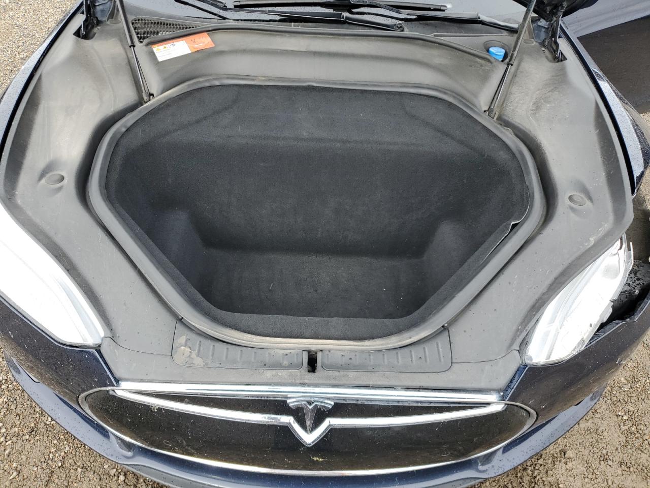 Tesla Model S 85d Image 11