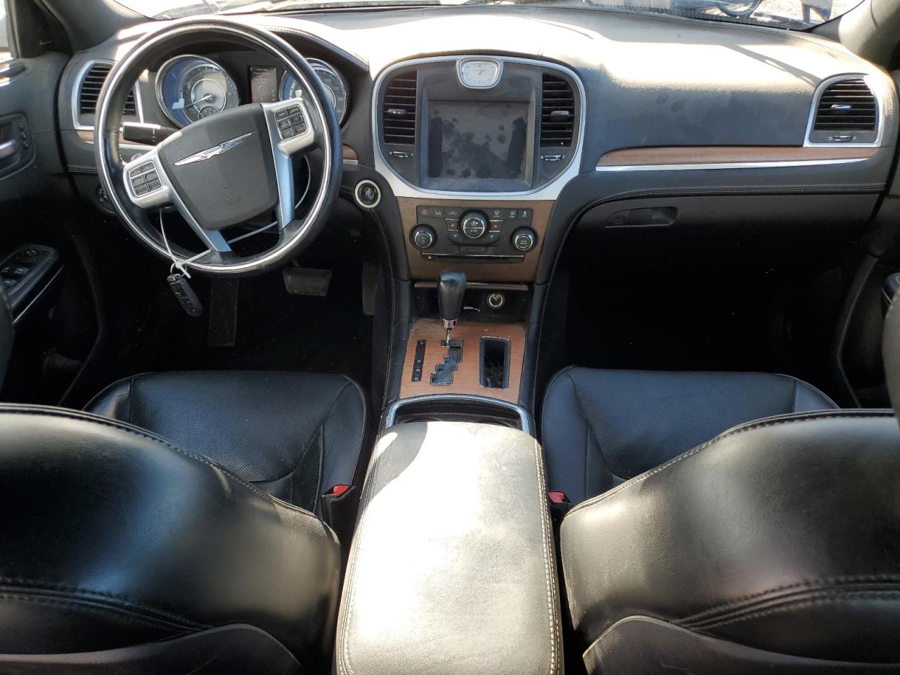 Chrysler 300 Luxury Image 8