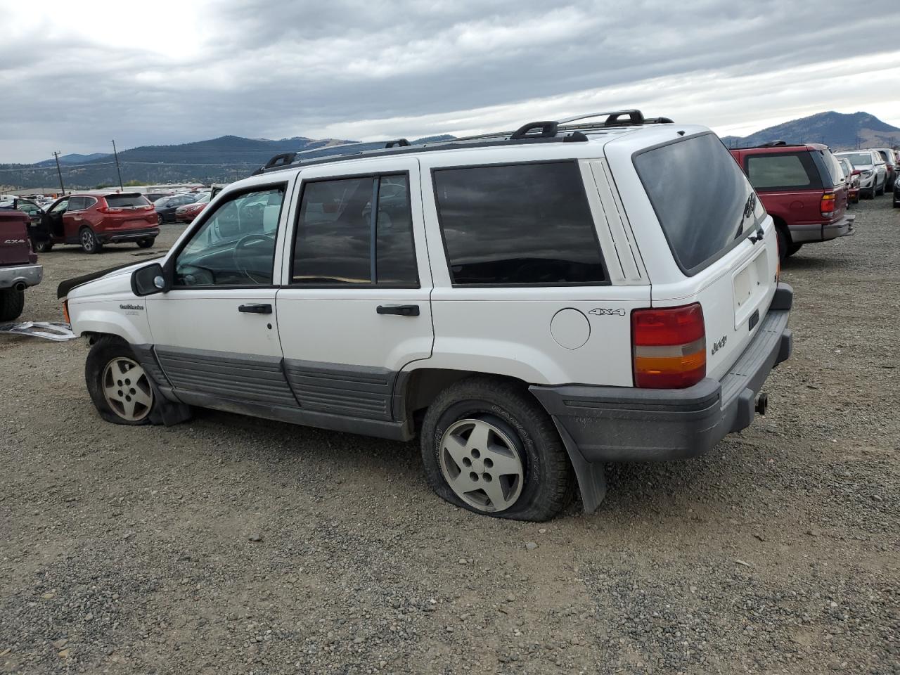 Jeep Grand Cherokee Laredo Image 13