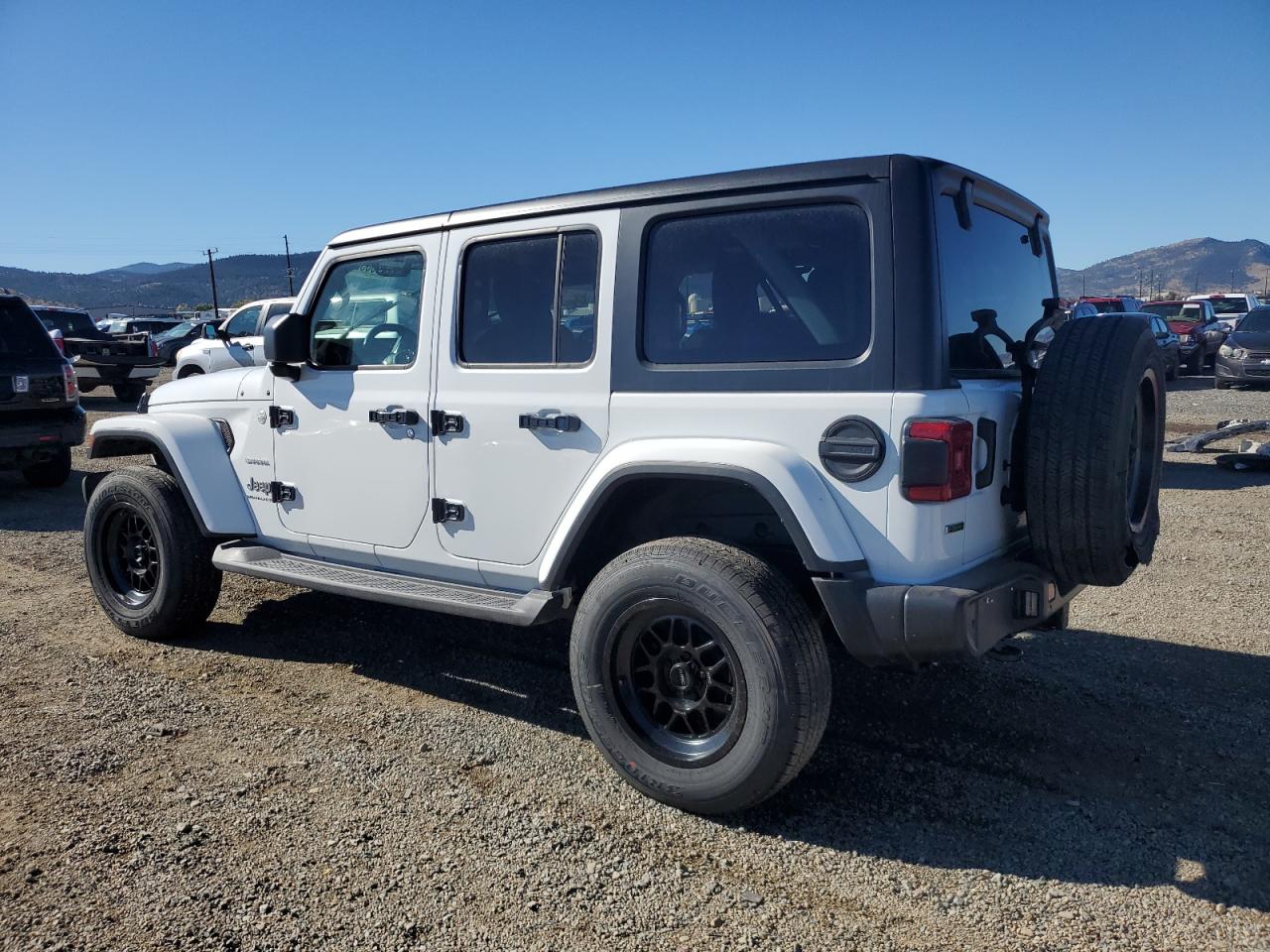 Jeep Wrangler Sahara Image 12