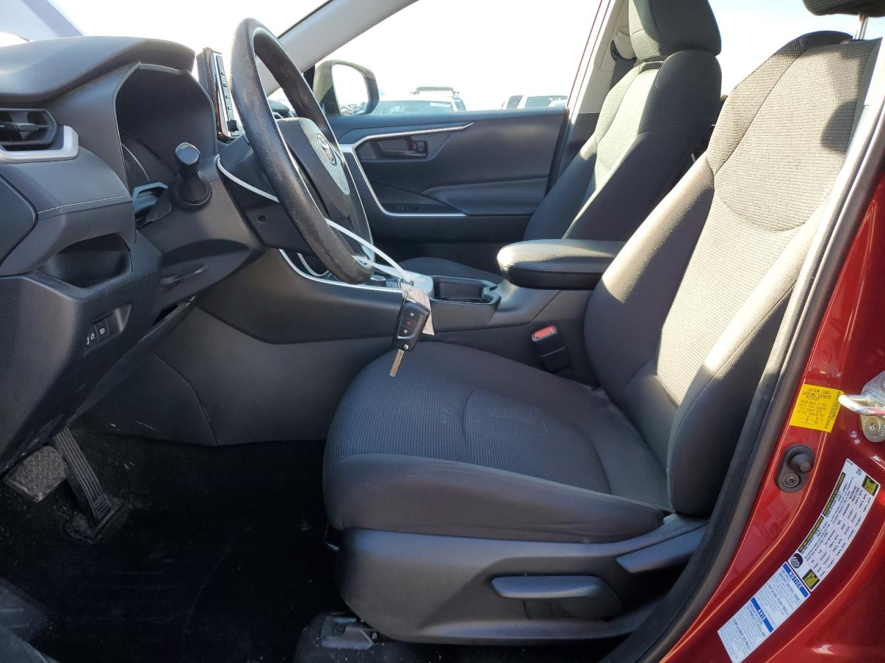 Toyota RAV4 Le Image 9