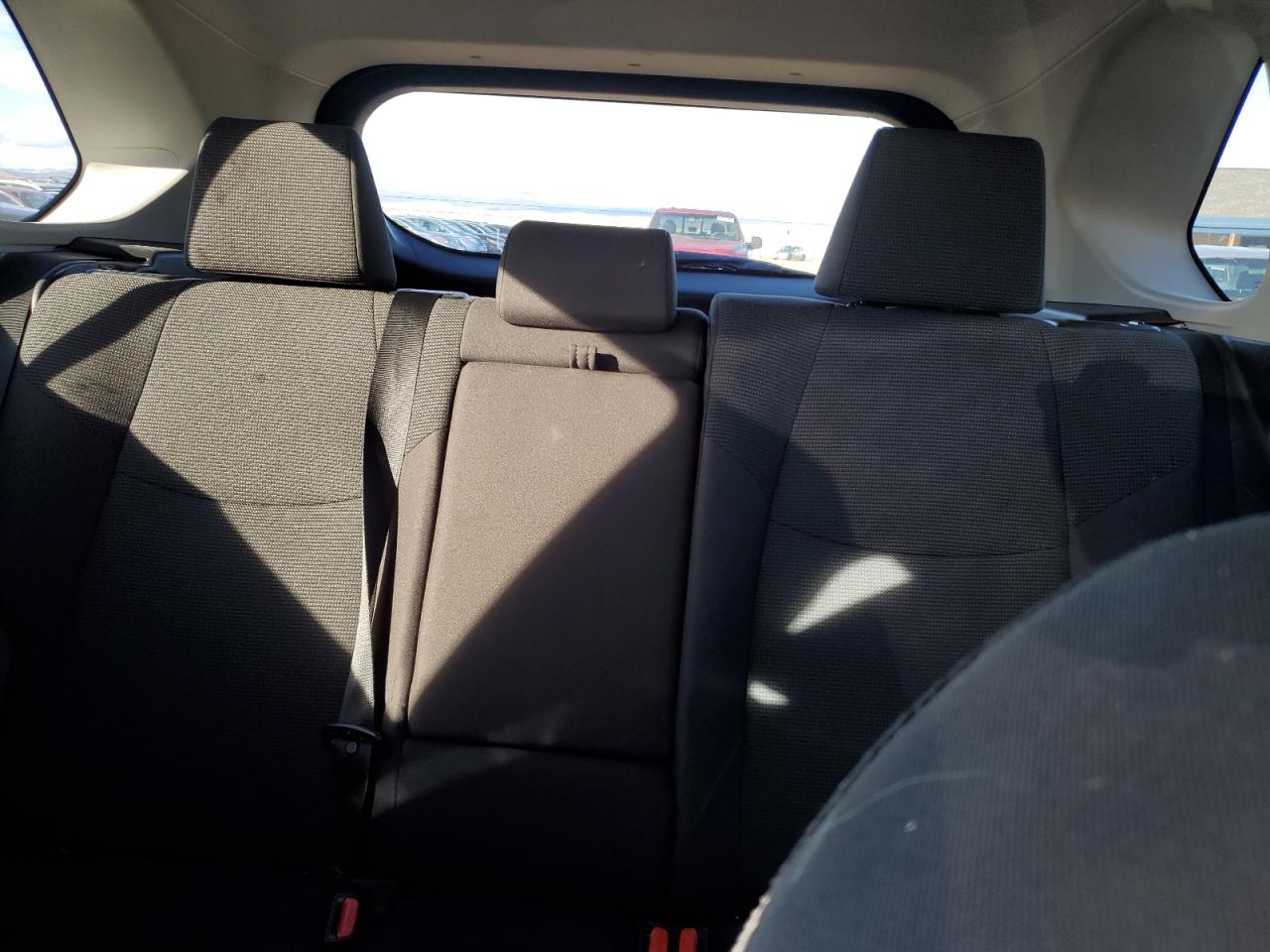 Toyota RAV4 Le Image 7