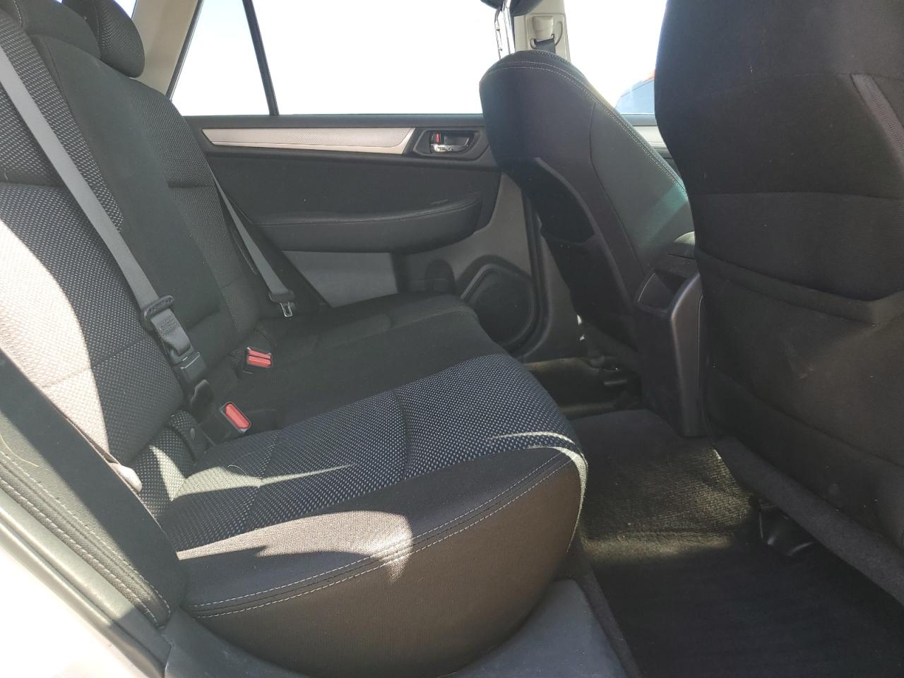 Subaru Outback 2.5i Premium Image 11