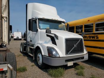  Salvage Volvo Vnl