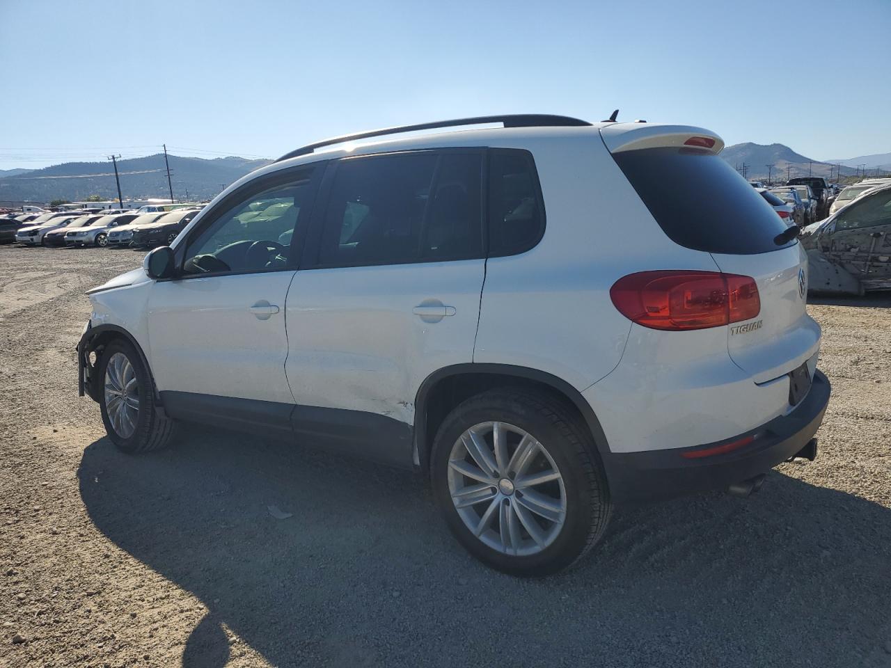 Volkswagen Tiguan S Image 10