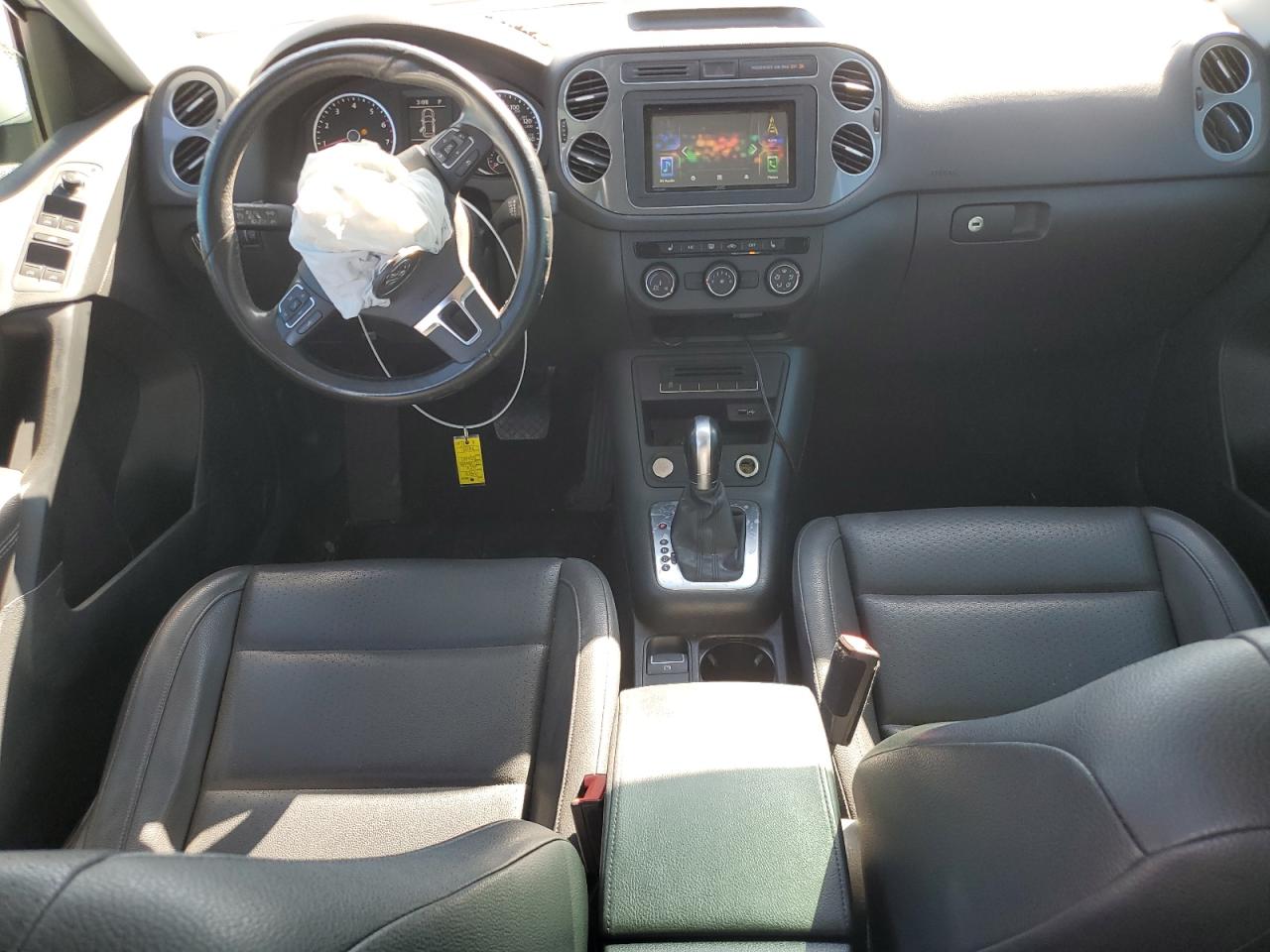 Volkswagen Tiguan S Image 3