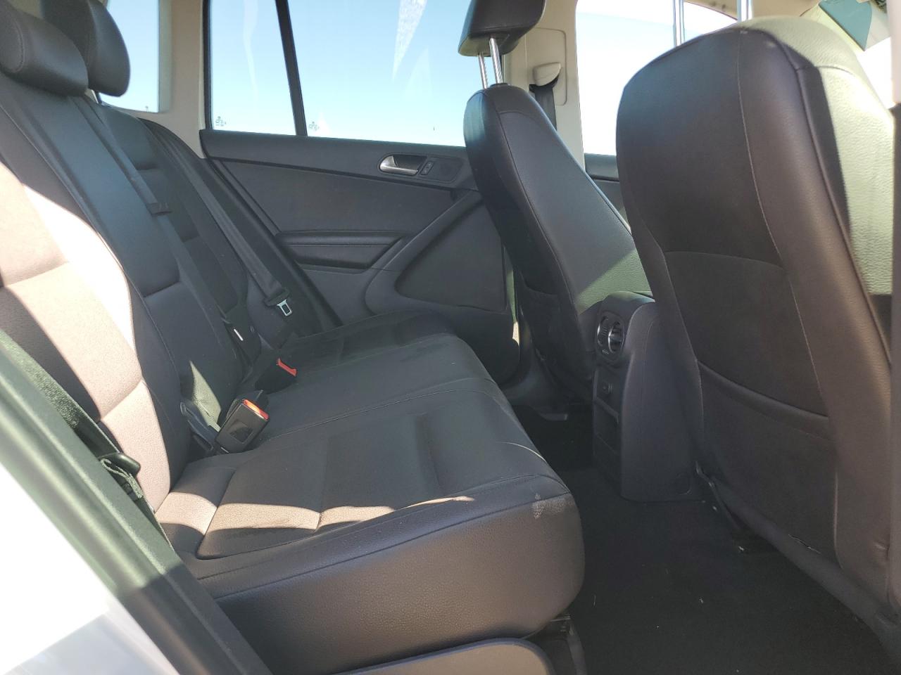 Volkswagen Tiguan S Image 11