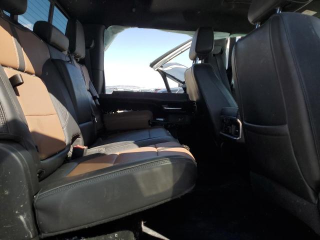 Chevrolet Silverado K3500 High Country Image 4