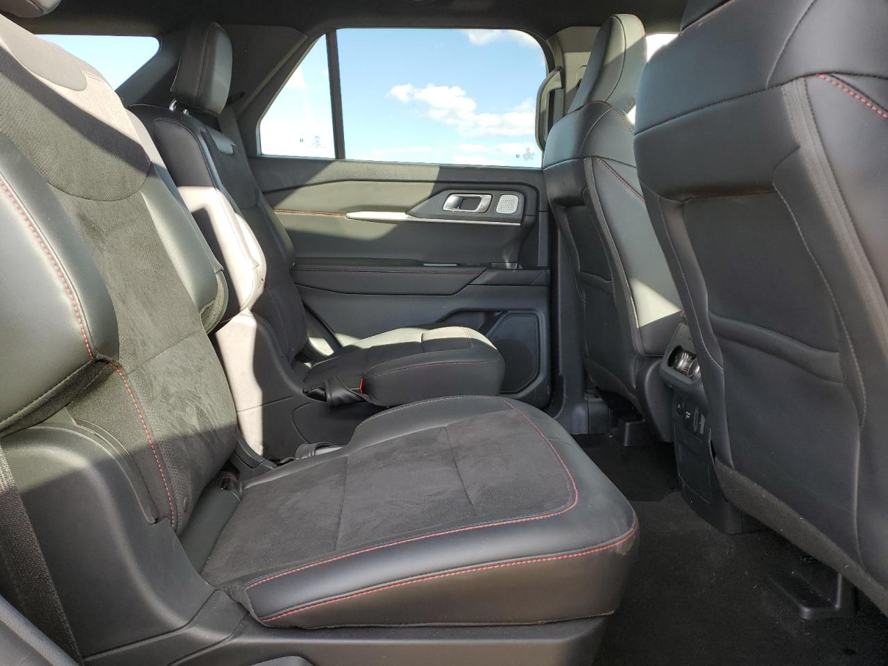 Ford Explorer St Image 10